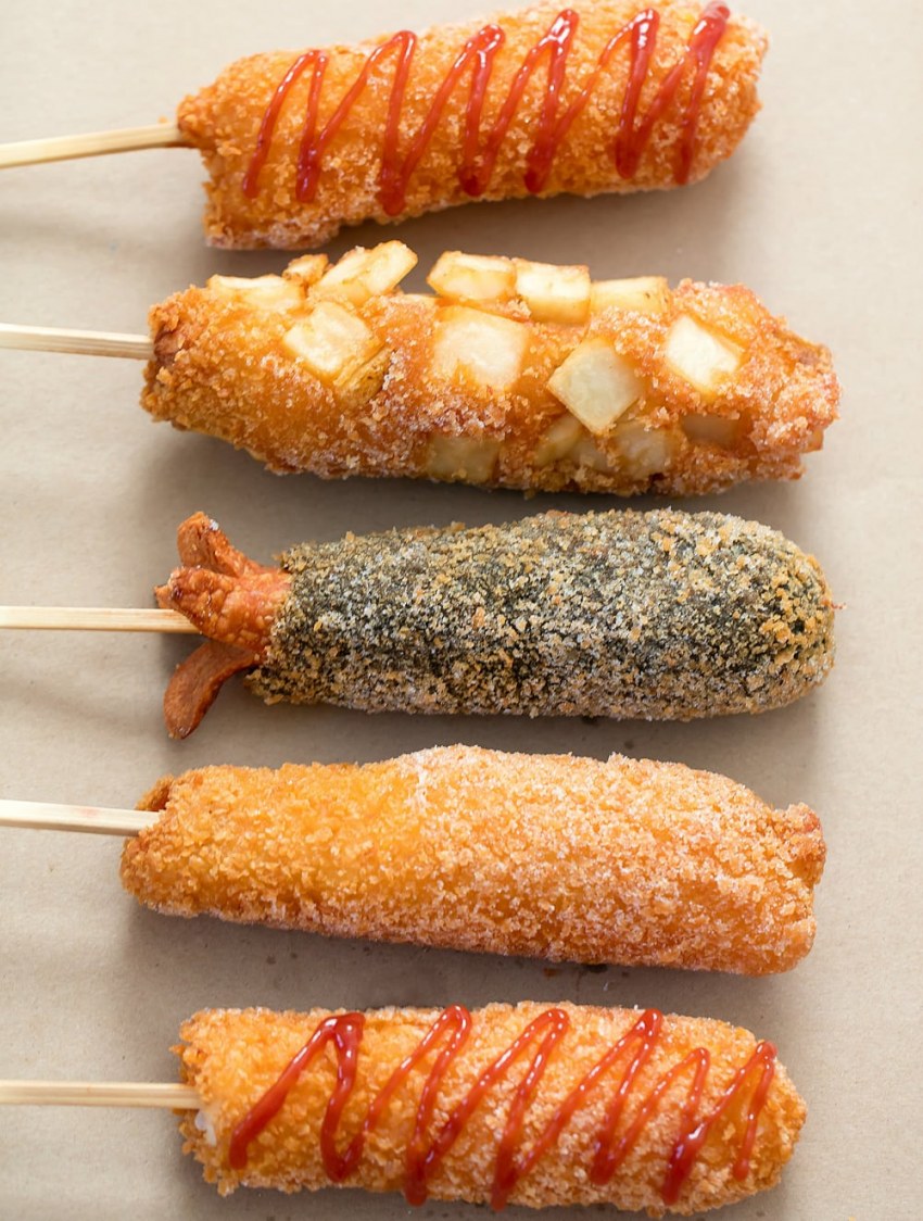 Мясные сосиски на палочке