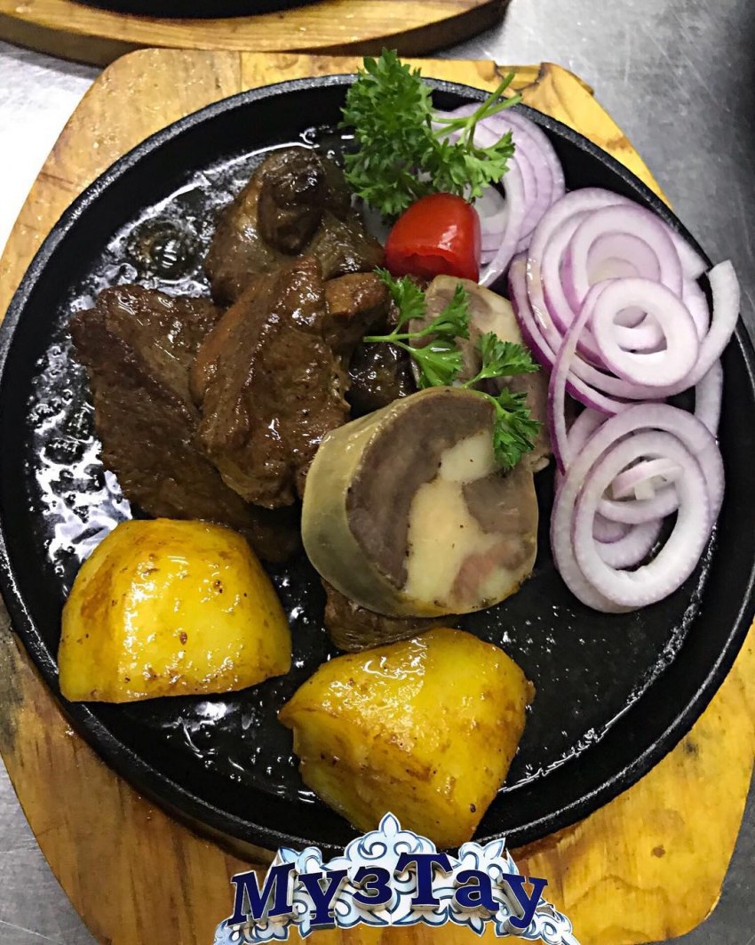 Баранина с овощами и гранатом