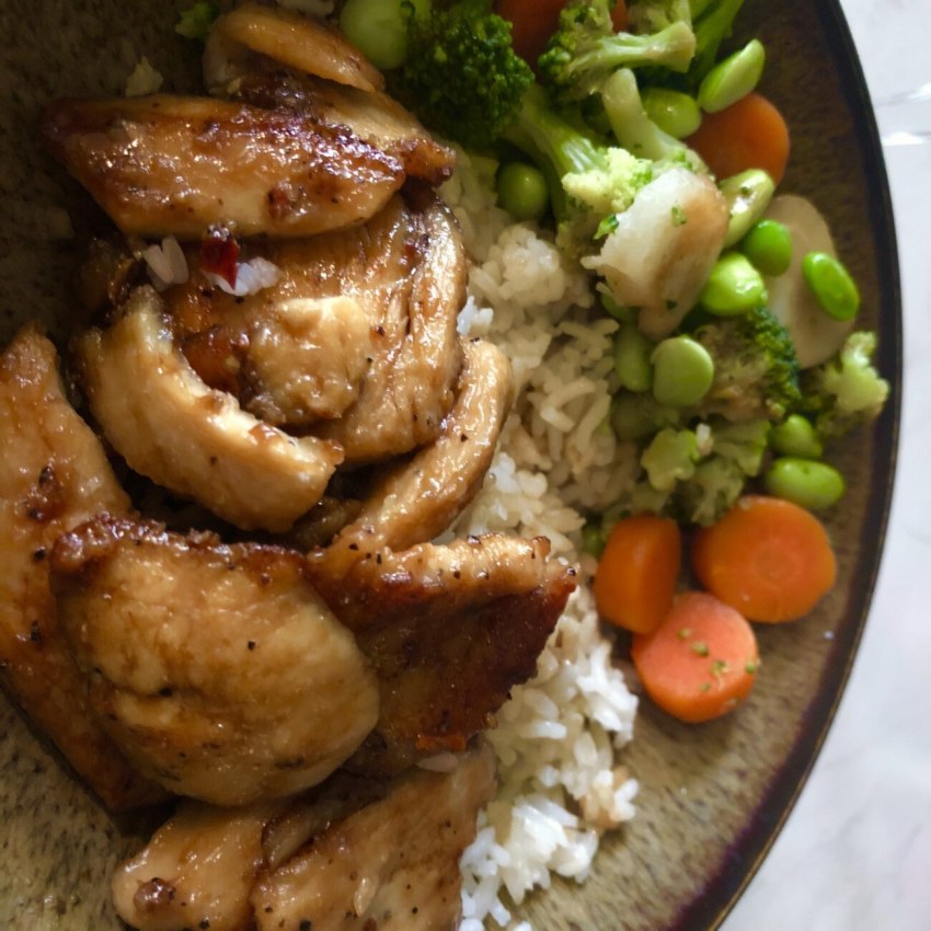 Курица с жареными яблоками и бананом