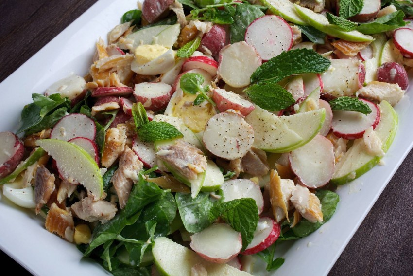 Салат с курицей терияки и овощами ресторан