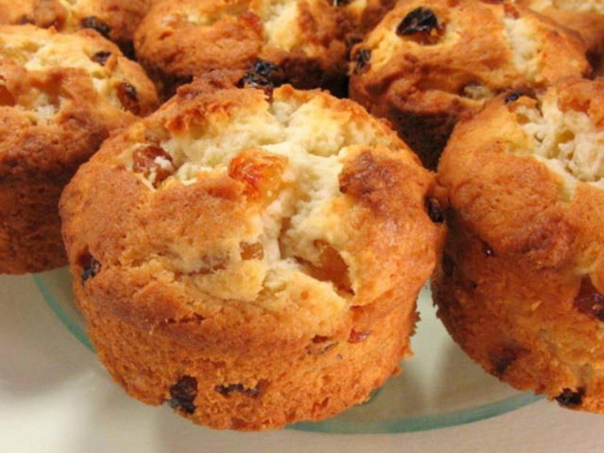 Кексы с изюмом в силиконовых формочках
