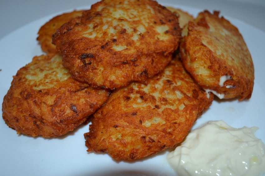 Картофельные оладьи с сыром