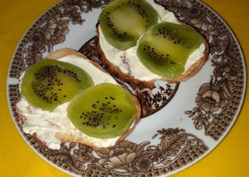 Брускетта с киви