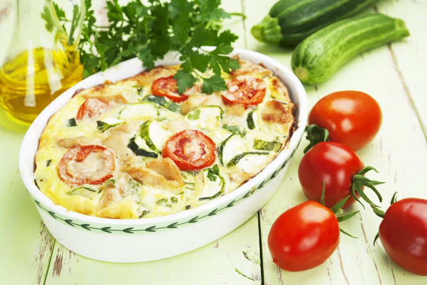 Запеканка из кабачков с курицей и помидорами