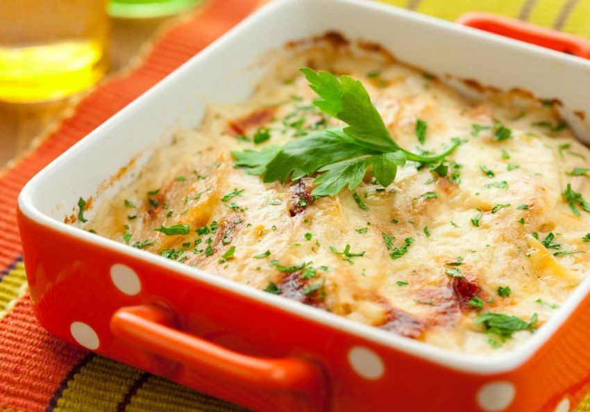 Картофельный гратен с курицей и грибами