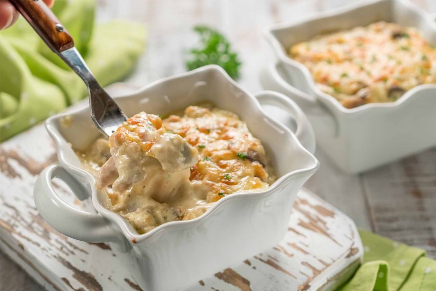 Лягушачьи лапки под соусом бешамель.