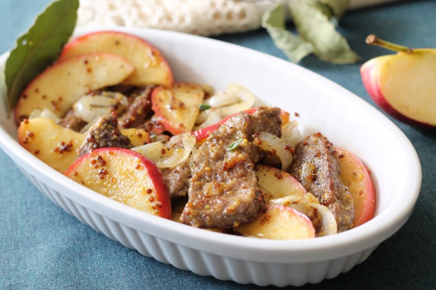 Куриная печенка с яблоками