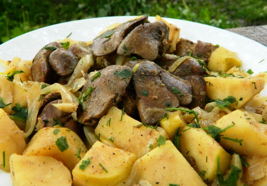 Тушеная айва с мясом