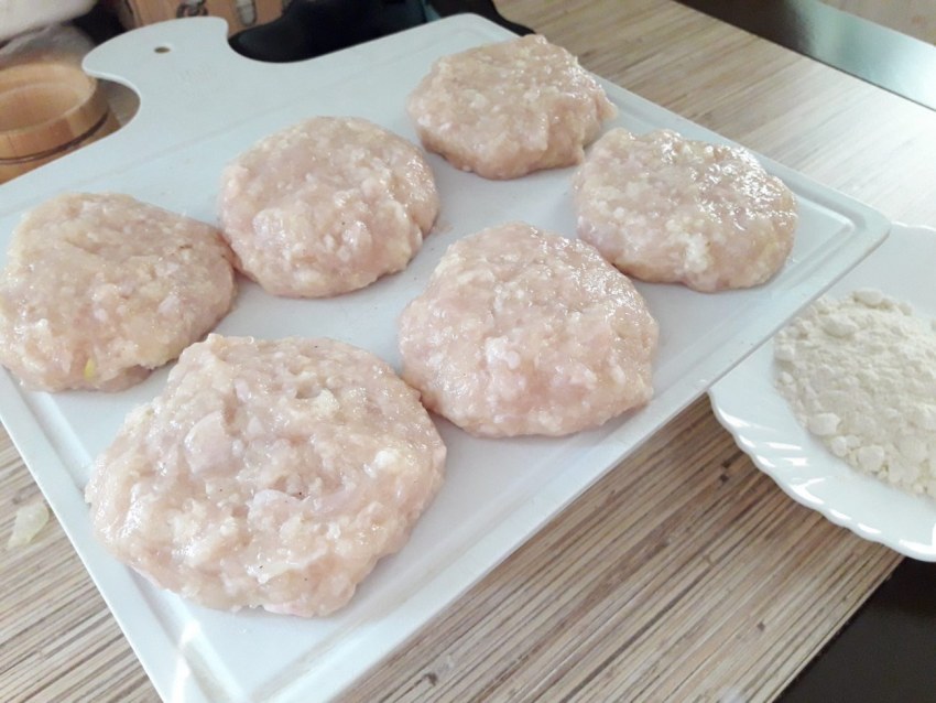 Вкусные рыбные котлеты для ребенка