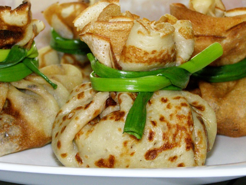 Блинные мешочки с курицей