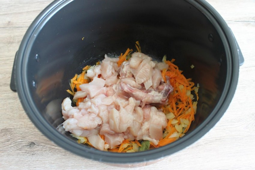Жареный рис с курицей