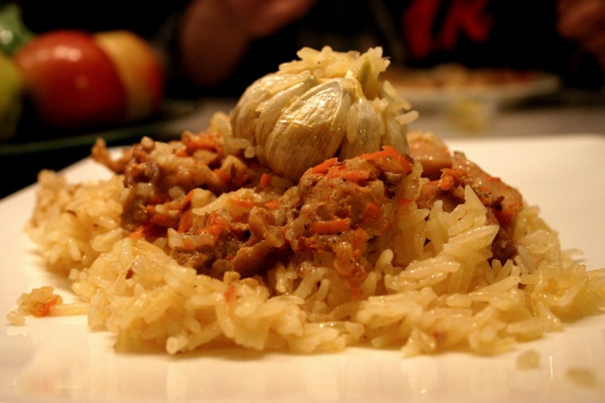 Жареная курица с рисом на гарнир