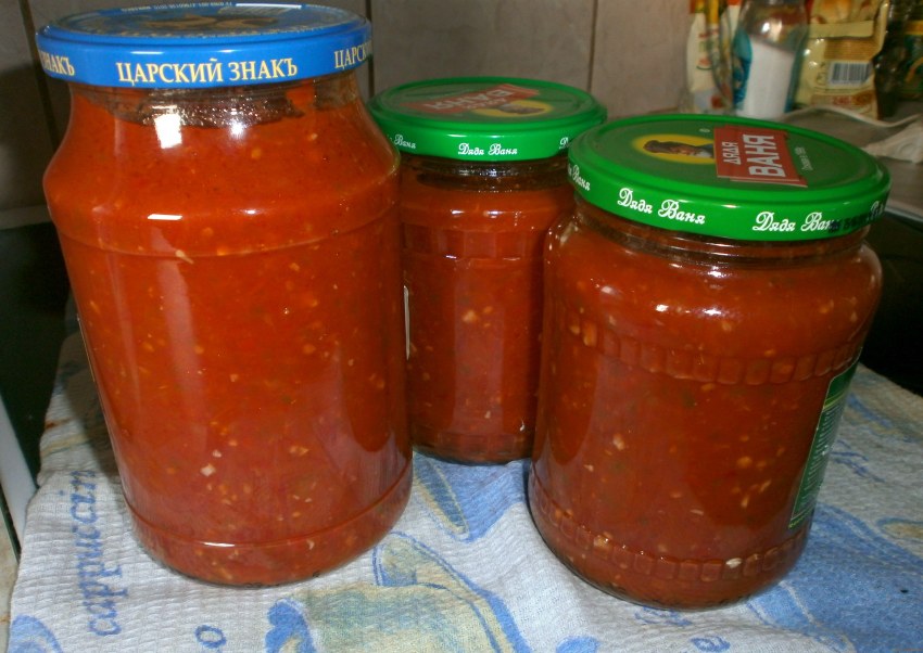 Аджика из кабачков с томатной пастой