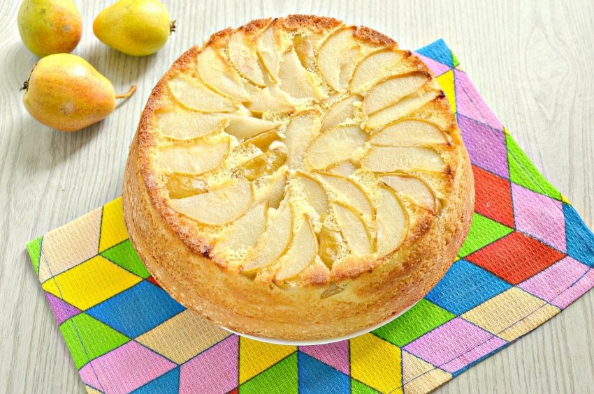 Бисквит с яблоками
