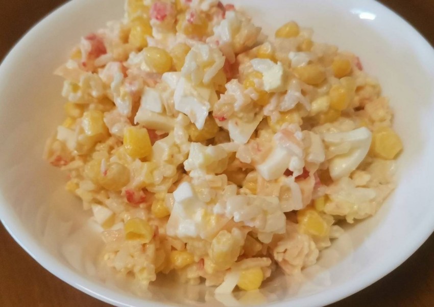 Салат с крабовым мясом слоями