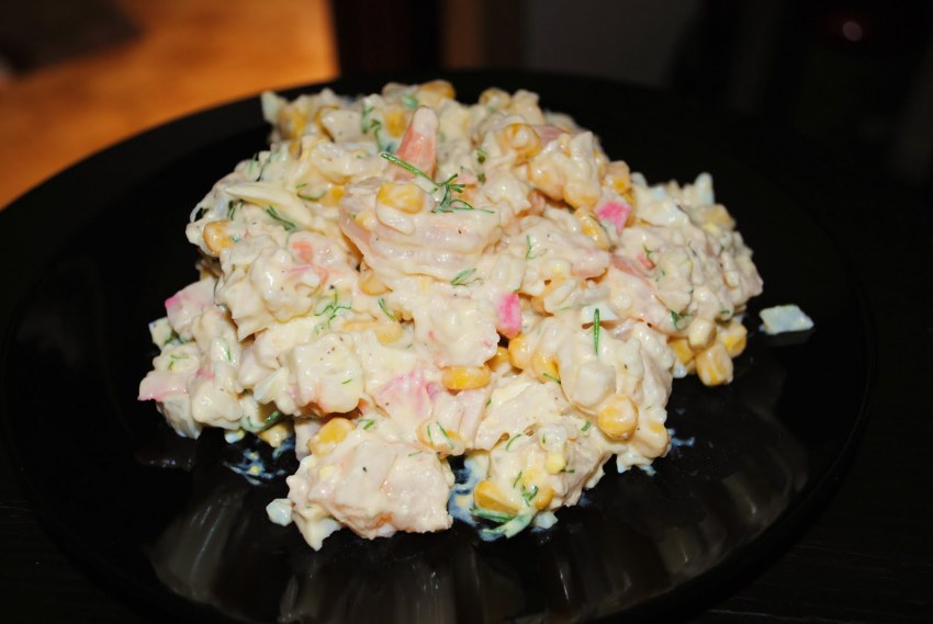 Салат нежность с курицей и ананасами