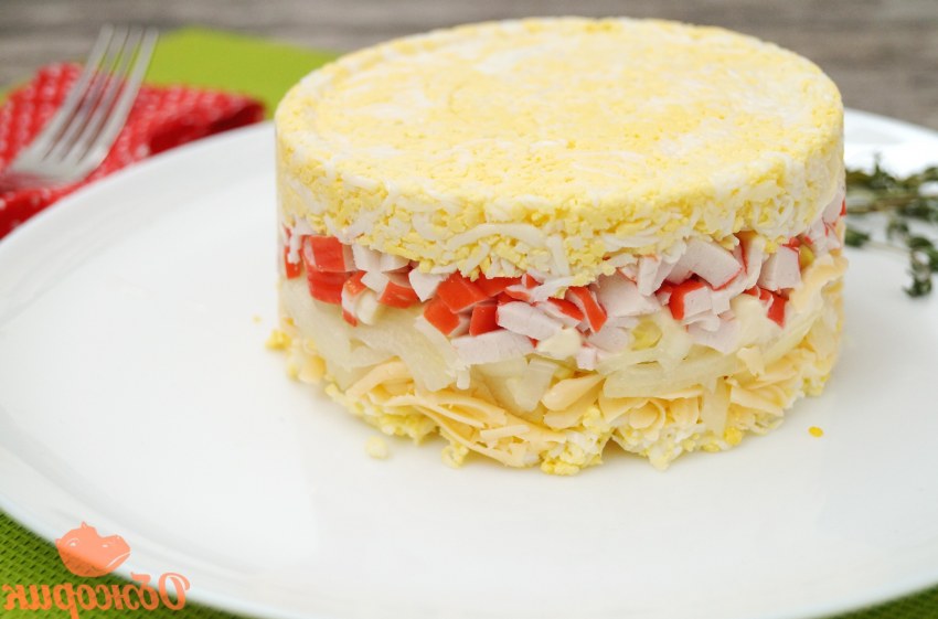 Салат с крабовыми палочками и ананасом