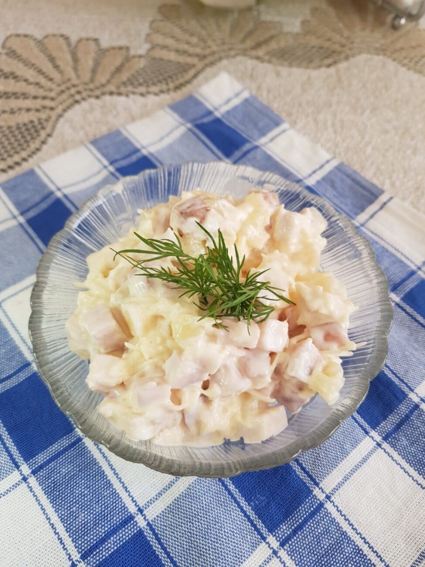 Королевский салат с ананасами