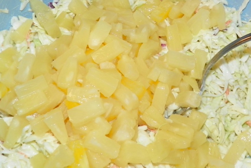 Салат с апельсином и крабовыми палочками