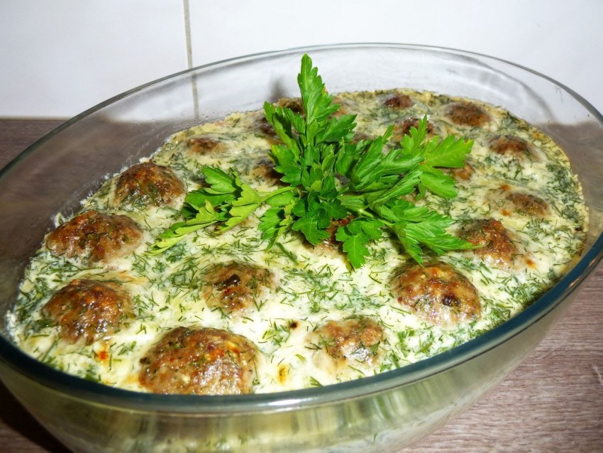 Куриные тефтели в сметанном соусе