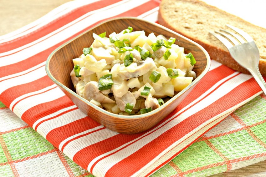 Салат картофельный с грибами