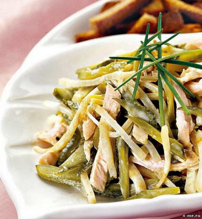 Салат с курицей и огурцами