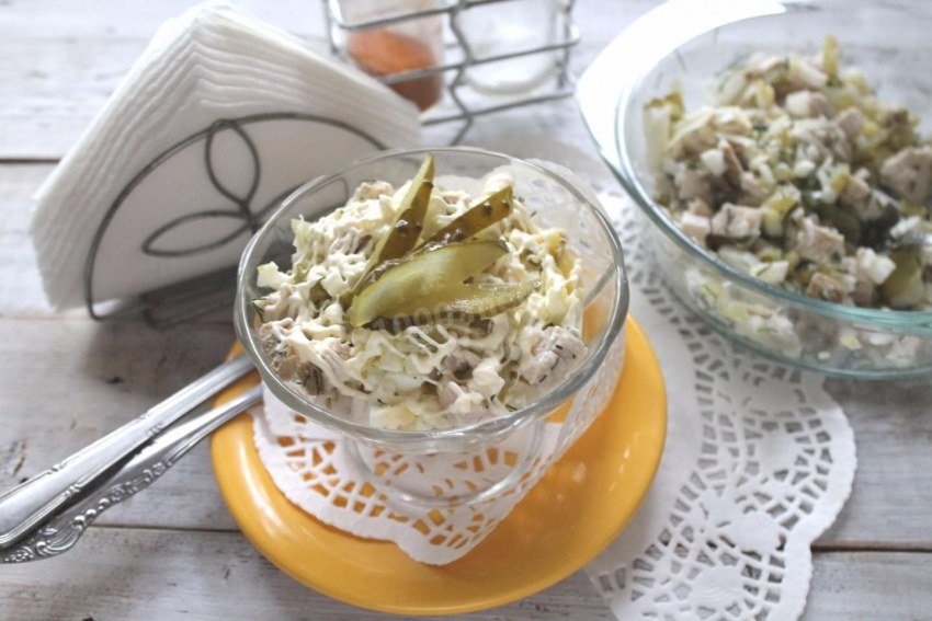 Салат с курицей и яйцом