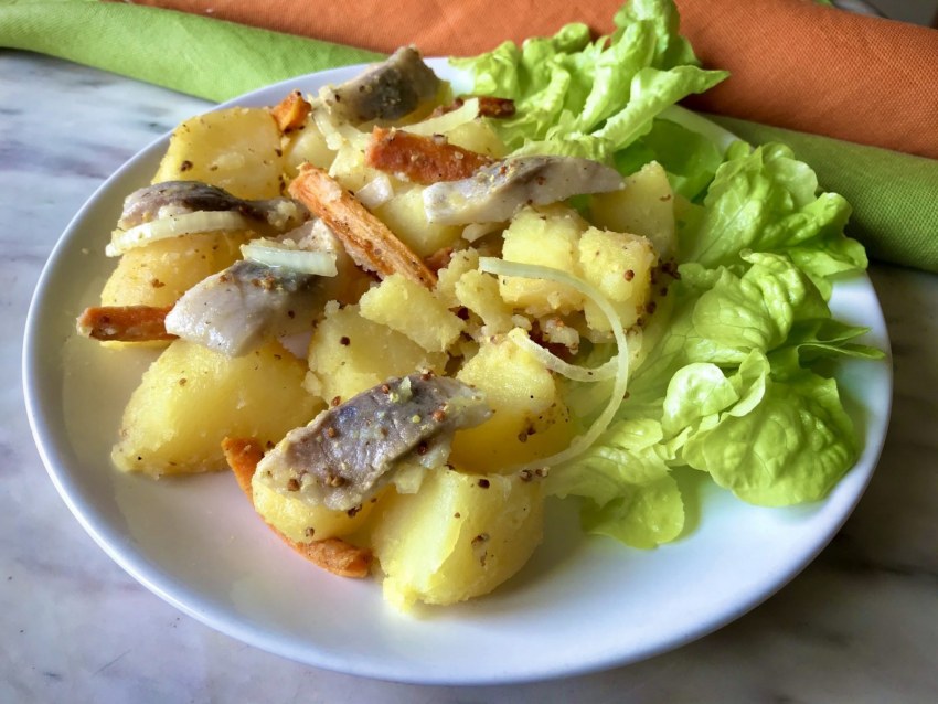 Салат селедка с картошкой
