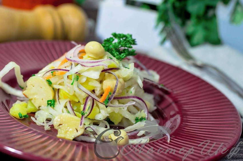 Салат с грибами и квашеной капустой