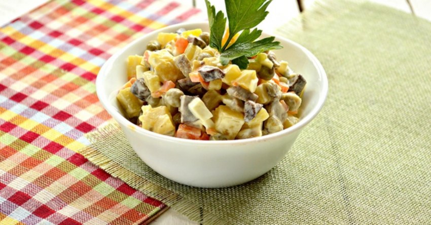 Салат с грибами и горшком