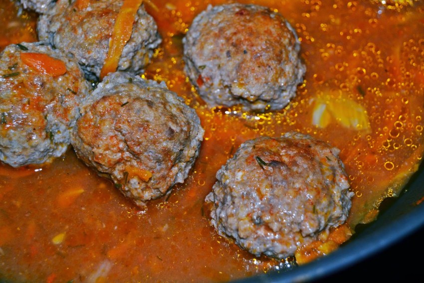 Мясные тефтели в духовке в томатном соусе