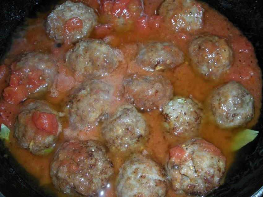 Мясные шарики из фарша с подливкой