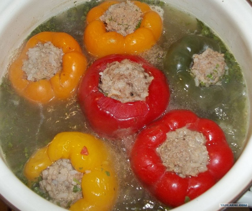 Перец фаршированный с бульоном