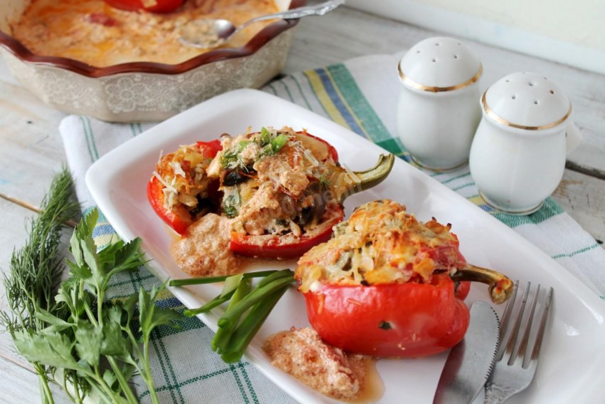Перцы фаршированные овощами морковкой