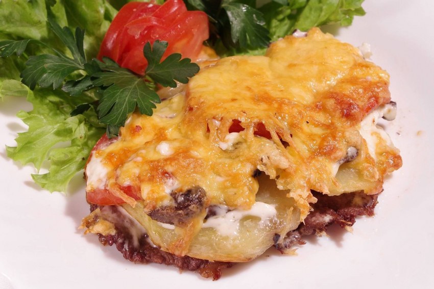 Свинина запеченная с сыром