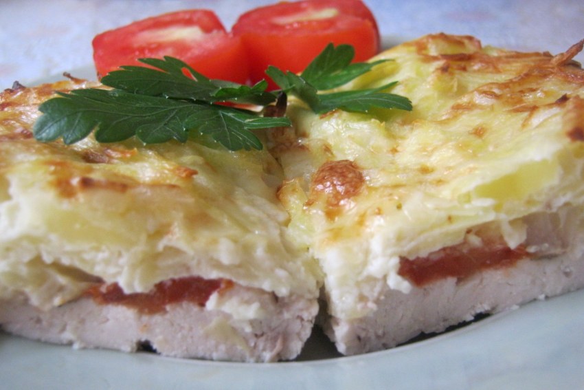 Мясо с луком и сыром в духовке