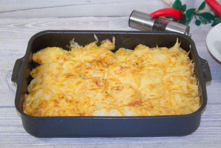 Мясо под сыром в духовке