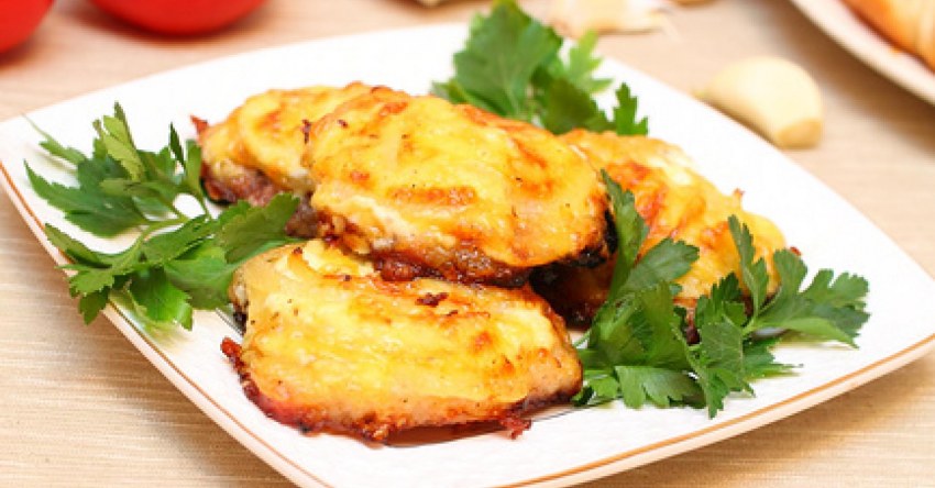 Куриная грудка в шубке под сыром