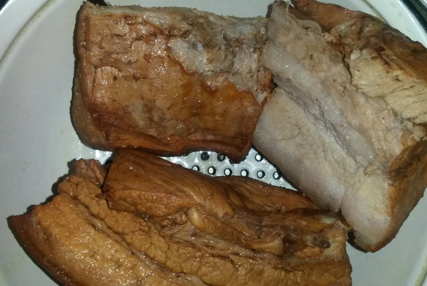 Сало грудинка в луковой шелухе