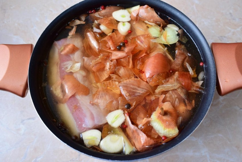 Корейка в луковой шелухе