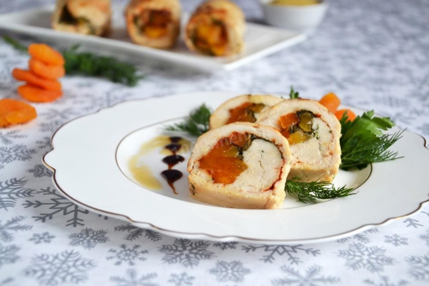 Куриный рулет с курагой