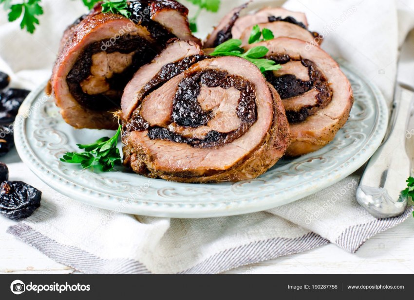Рулет мясной с черносливом