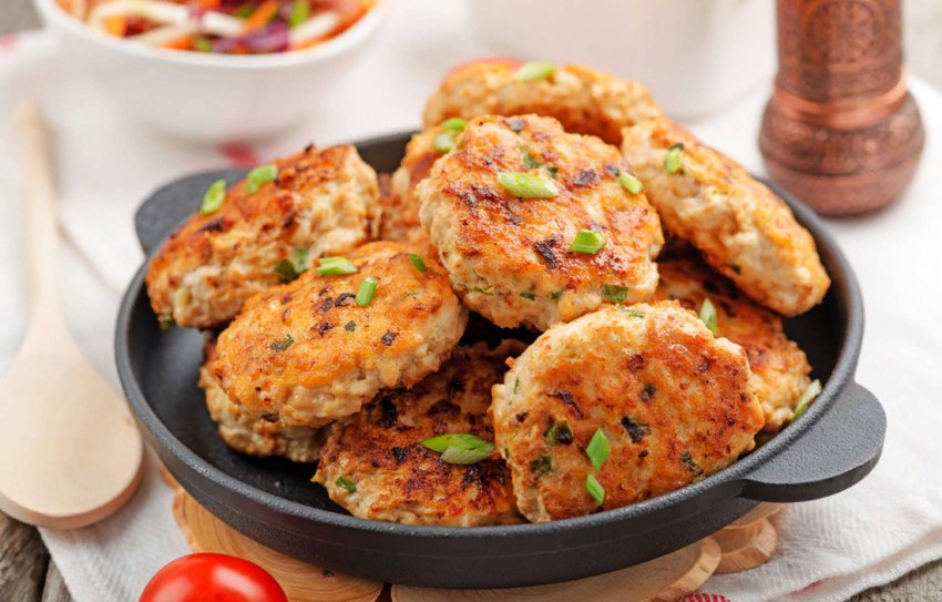 Котлеты из куриного бедра рубленые без масла