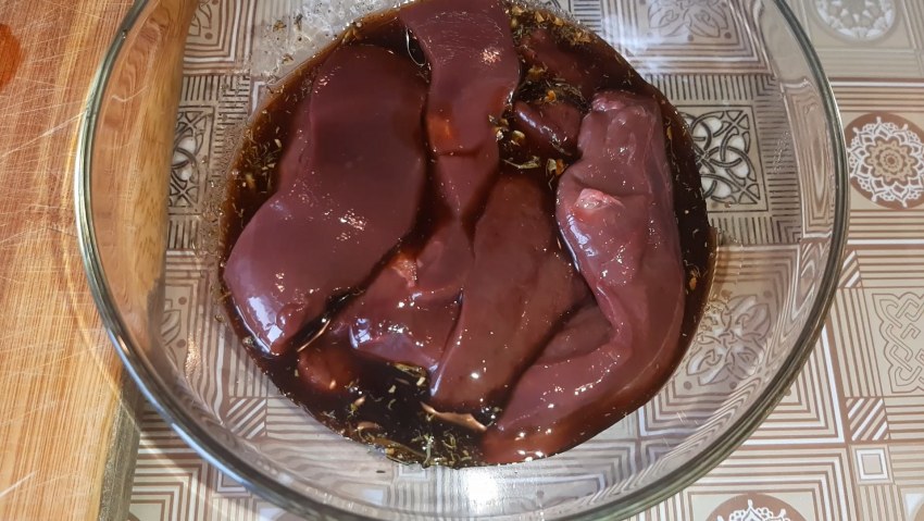 Шоколад розовый растопленный