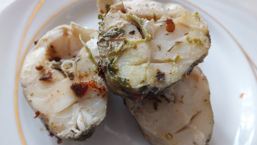 Морская рыба тушеная