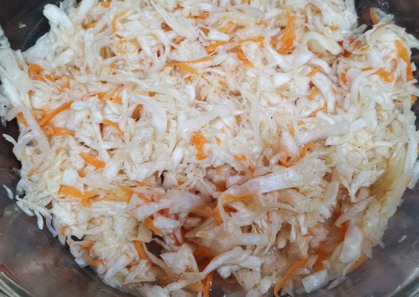 Салат из квашеной капусты