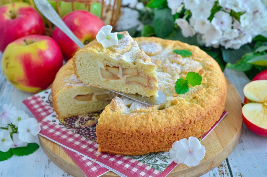 Песочный пирог с творогом и яблоками