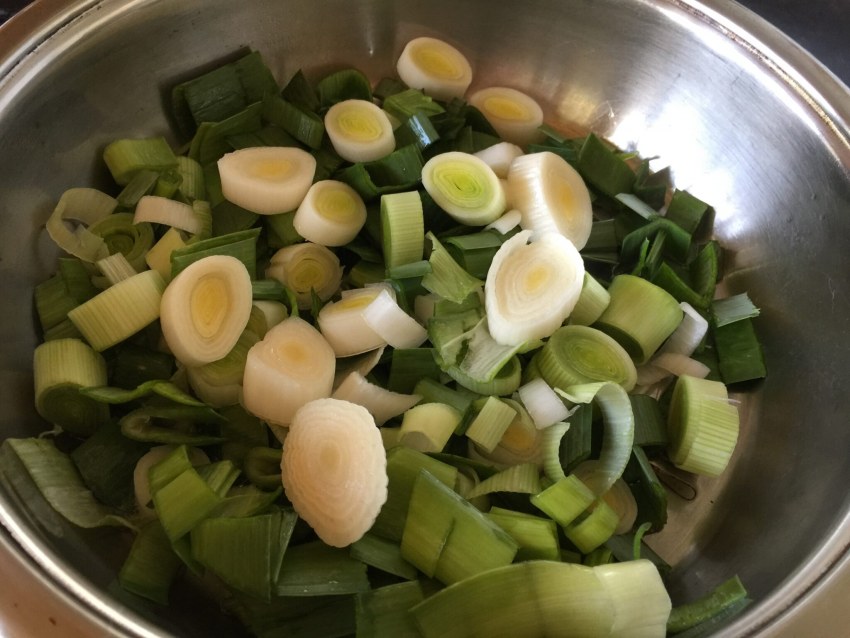 Куриное филе с луком пореем