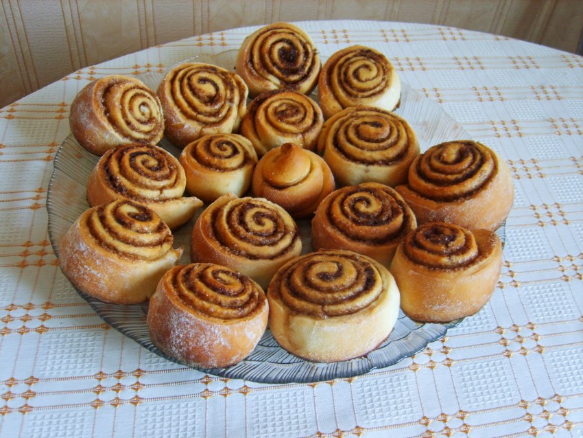 Булочка с корицей
