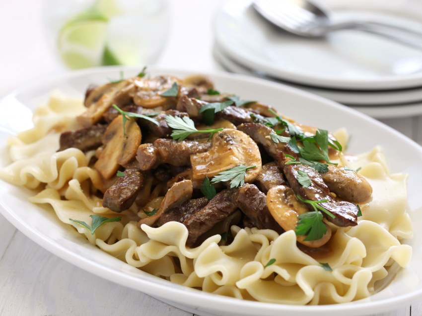 Бефстроганов с говядиной Beef Stroganoff